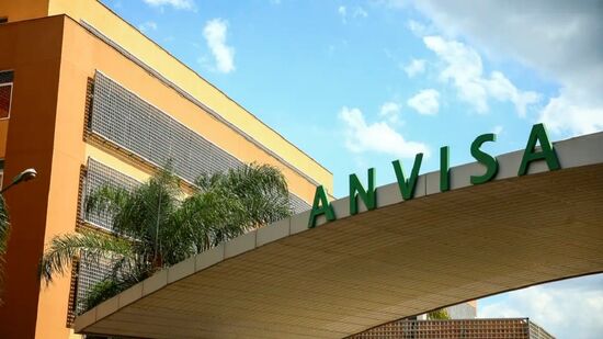 Anvisa proibiu a circulação de uma escova progressiva e de uma pastilha de limpeza