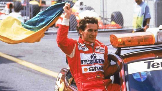 Ambos os relógios vêm em uma embalagem especial, inspirada nas cores do capacete de Ayrton Senna