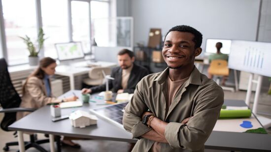 Entenda como ser mais feliz no trabalho 