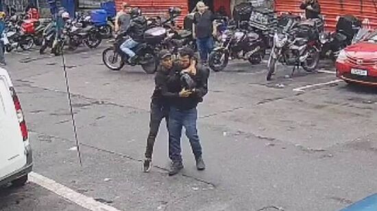 Com base nas imagens e relatos de testemunhas no local, a PM afirma que ao menos oito criminosos teriam participado da ação