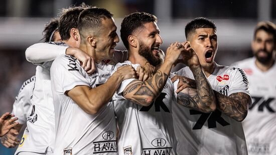 Santos e Vitória se enfrentam, nesta segunda-feira, no Brasileirão Série A