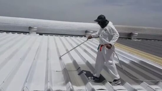 Esse método econômico ajuda a diminuir a temperatura de telhados de zinco