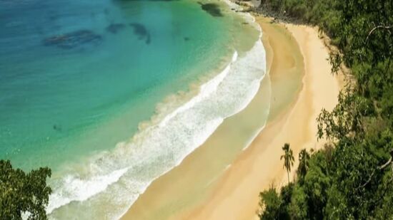 Há praias deslumbrantes por diversos cantos do país