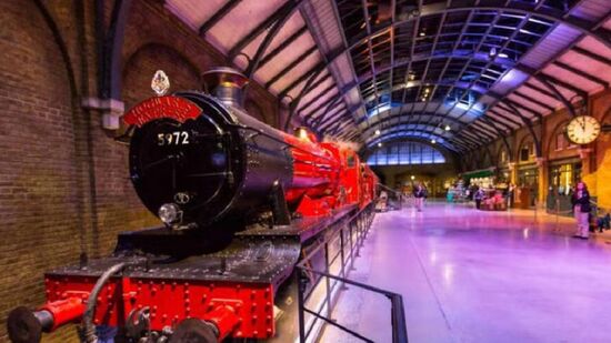 Destinos pelo mundo oferecem tours que recriam cenários de produções famosas