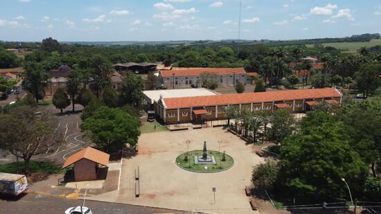 A cidade integra o principal polo de cultivo de abacate do país, na região de Campinas.