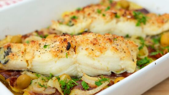 Preparar um peixe assado no forno é melhor para a saúde do que um preparo do alimento frito