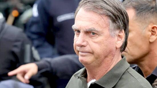 Decisão ocorre após o ex-presidente admitir ter danificado equipamento de monitoramento