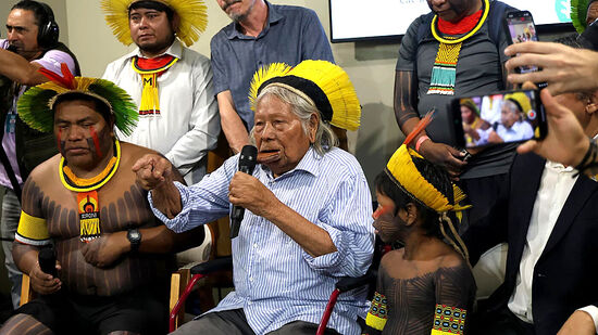 Cacique Raoni durante participação na COP30