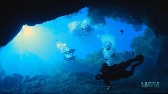 No coração do Centro-Oeste, uma dolina cristalina reserva um grau único de profundidade
