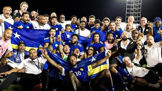 Com cerca de 440 km&#xB2; de território e uma população de cerca de 156 mil habitantes, Curaçao entrou para a história como o menor país a se classificar para uma Copa do Mundo