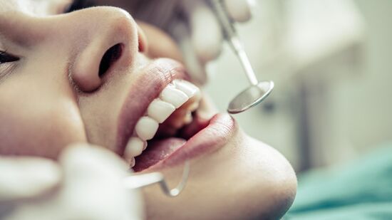 Descoberta imita processo natural de formação do esmalte e pode chegar ao mercado em breve