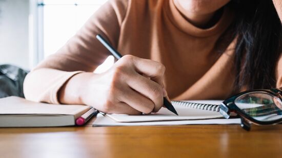 Desafio de lidar com a extensa carga de estudos e a pressão por resultados vai além de disciplina e organização