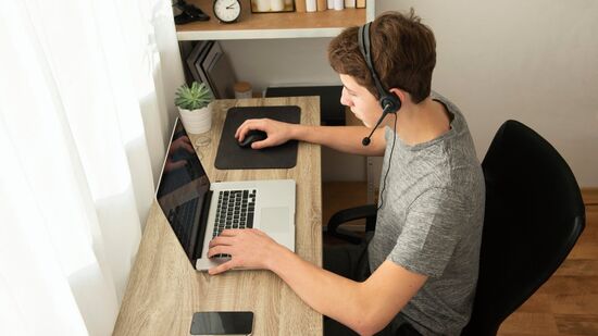 Conheça 7 plataformas confiáveis para conseguir trabalho remoto em dólar com empresas estrangeiras e começar sua carreira internacional