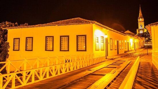 A cerca de 140 quilômetros de Goiânia, Goiás foi fundada no século XVIII às margens do Rio Vermelho, durante o ciclo do ouro