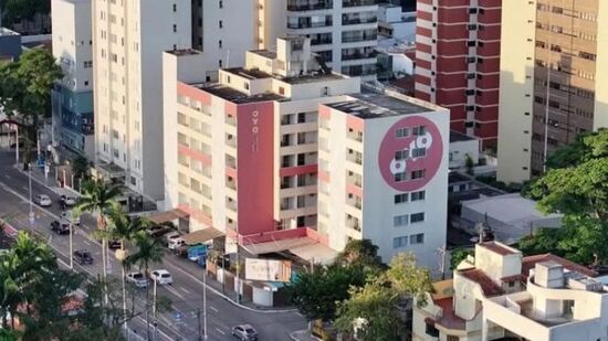 Estrutura foi derrubada de forma controlada