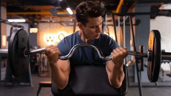 Fazer os exercícios corretos pode poupar esforço e maximizar o ganho de massa