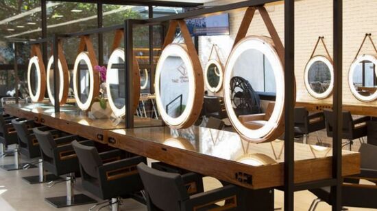 A operação atende cerca de 300 clientes por dia, majoritariamente mulheres de alto poder de consumo, entre 25 e 50 anos, incluindo CEOs, modelos, celebridades e líderes empresariais.