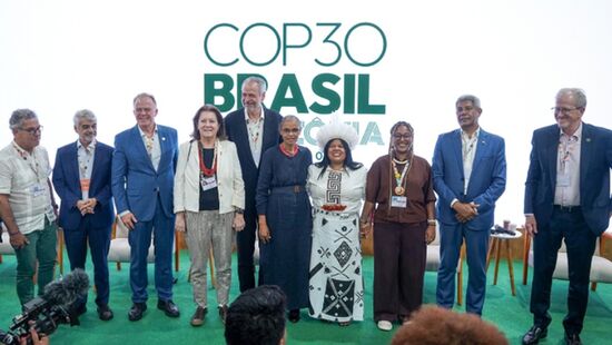 Marina Silva e outras autoridades durante inauguração dos Pavilhões Brasil