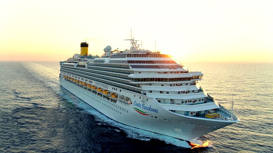 Temporada de cruzeiros 2025/2026 começa em Ilhabela com Costa Favolosa