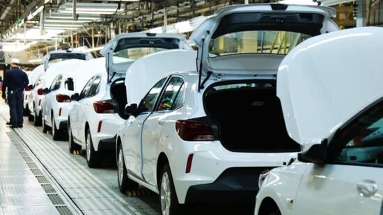 Produção soma 2,23 milhões de veículos no ano; recuo nas vendas externas pressiona resultado de outubro