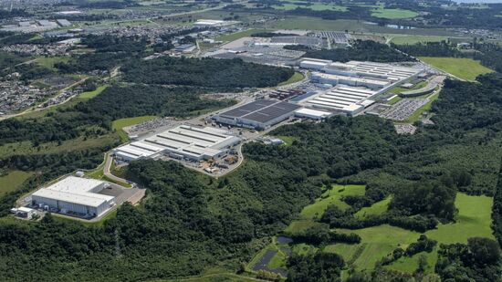 Grupo chinês torna-se sócio minoritário e passa a usar a estrutura industrial da marca francesa em São José dos Pinhais