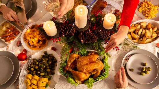 Menu reúne entradas clássicas, pratos principais e sobremesas exclusivas