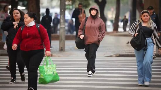Com o calor, aumenta também a formação de nuvens mais carregadas e o risco de chuva forte