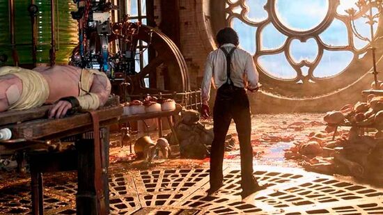 Nessa nova roupagem, o ator guatemalense Oscar Isaac interpreta Victor Frankenstein, um cientista brilhante, egocêntrico e obcecado pela ideia de recriar a vida