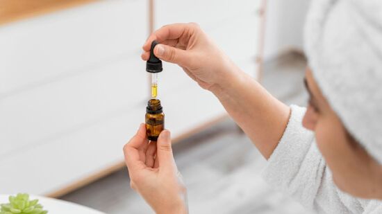 Óleos essenciais ganham espaço em rotinas de bem-estar pelo efeito sobre humor e relaxamento