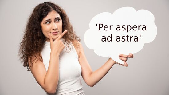 Traduzida como "às estrelas através das dificuldades", a frase nasceu na Roma Antiga.