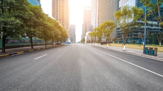 A diferença entre "rua" e "avenida" vai além do nome  é a função da via, prevista no Código de Trânsito Brasileiro, que define regras de velocidade, projeto urbano e segurança