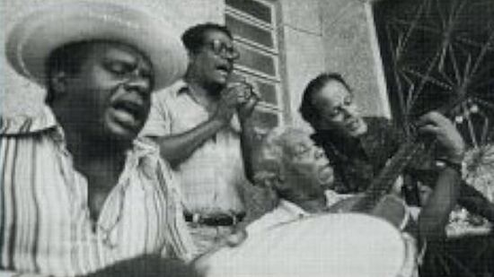 Candeia, em primeiro plano, ao lado de Elton Medeiros, Nelson Cavaquinho e Guilherme de Brito