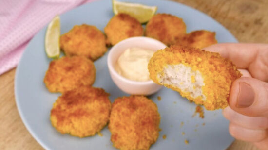 Sem fritura, sem bagunça: aprenda a preparar um peixe empanado dourado, saudável e pronto em poucos minutos.