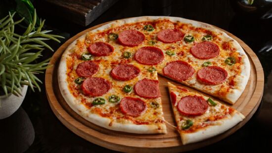 Pizzarias próximas ao Pentágono registraram picos de pedidos antes de crises recentes.