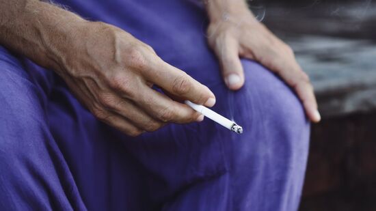 Rotinas aparentemente inofensivas trazem riscos comparáveis ao tabagismo.