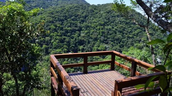 Chapada dos Veadeiros reúne cachoeiras, cânions e vegetação típica do Cerrado em área protegida de Goiás