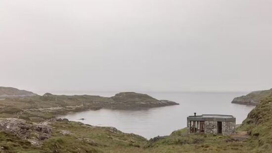 Obras de arte colecionadas pelo casal ao longo dos anos compõe o design interior da casa