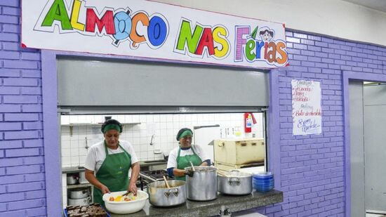 Equipe de nutricionistas da Seduc-SP prepara sugestões de cardápio para o período