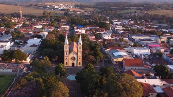 Chamada de capital da aventura, cidade atrai turistas de todo o país