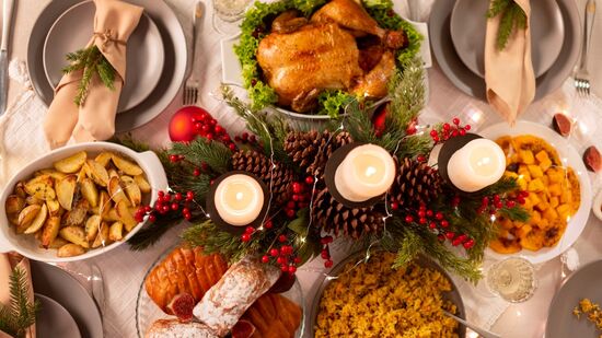 O&nbsp;peru tradicional pode ser um item caro na ceia de Natal. Ele pode ser substitu&iacute;do por op&ccedil;&otilde;es mais econ&ocirc;micas, como frango assado, lombo su&iacute;no ou cortes desossados