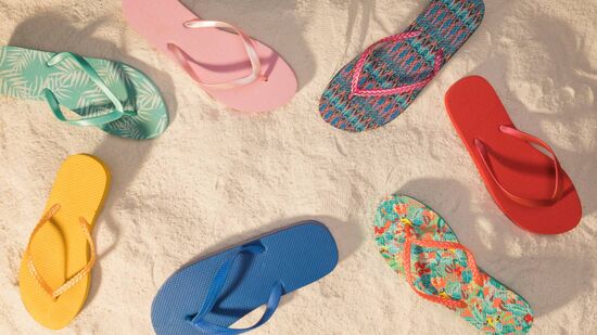 As sandálias esportivas prometem dominar o verão e substituir os chinelos