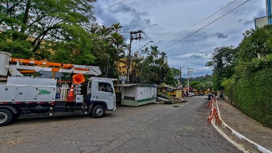 Equipe da Prefeitura de Taboão da Serra vem trabalhando para manter a ordem e a zeladoria do município após os fortes ventos que atingiram a cidade