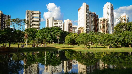 Com economia forte, cultura diversa e uma das maiores áreas verdes entre as capitais brasileiras, Goiânia é um destino que conquista tanto quem visita quanto quem decide ficar.