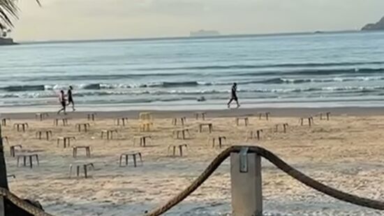 Momento em que militar inicia disparos contra homem que o assaltou em Guarujá