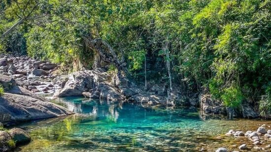Trilhas leves, piscinas naturais e paisagens de serra revelam um Vale do Paraíba mais silencioso, longe do turismo de massa