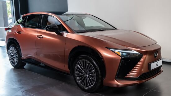 RZ 500e é oferecido em Branco Pérola, Cinza Cromo, Prata Iridium, Preto Grafite, Azul Eter e bronze