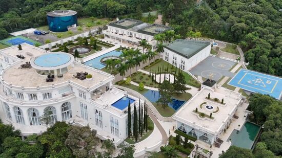 Imóvel possui impressionantes 17,8 mil metros quadrados de área construída