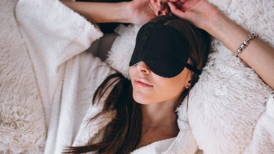 Estudo mostra que a escuridão total do sono favorece o descanso profundo e traz benefícios para corpo e mente