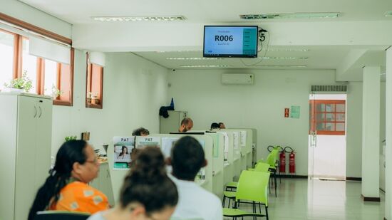 Crescimento do turismo amplia ofertas em múltiplas áreas; contratações seguem exigências dos empregadores