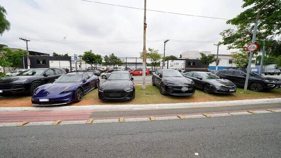 Carros de luxo estão entre os bens apreendidos na Operação Falso Mercúrio